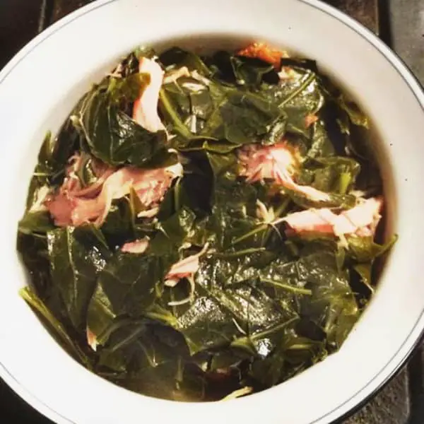 https://www.mominthecity.com/wp-content/uploads/2016/11/Collard-Greens-with-Smoked-Turkey-Wings-Recipe.jpg